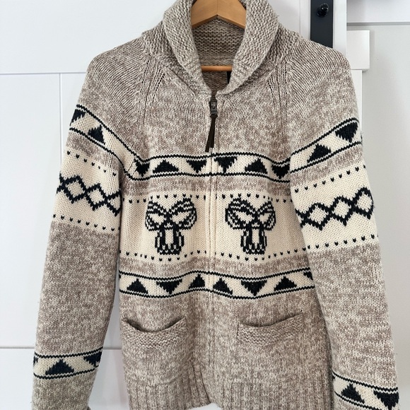 TNA Sweaters - TNA Beige and Black Patterned Cardigan